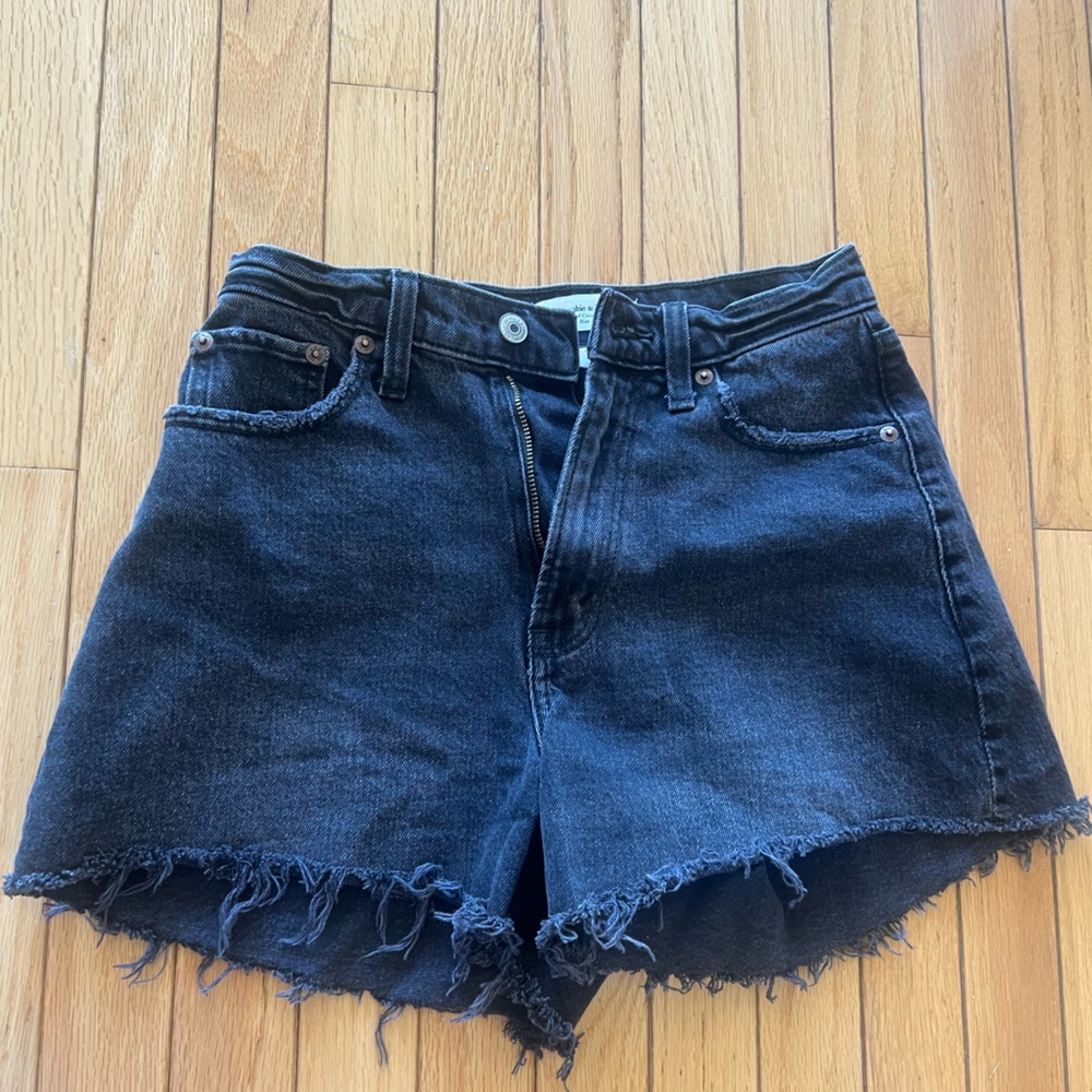 Abercrombie Curve Love High Rise 90s Cut Off Shorts